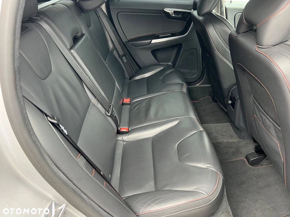 Volvo XC 60 D3 Drive-E Ocean Race - 9