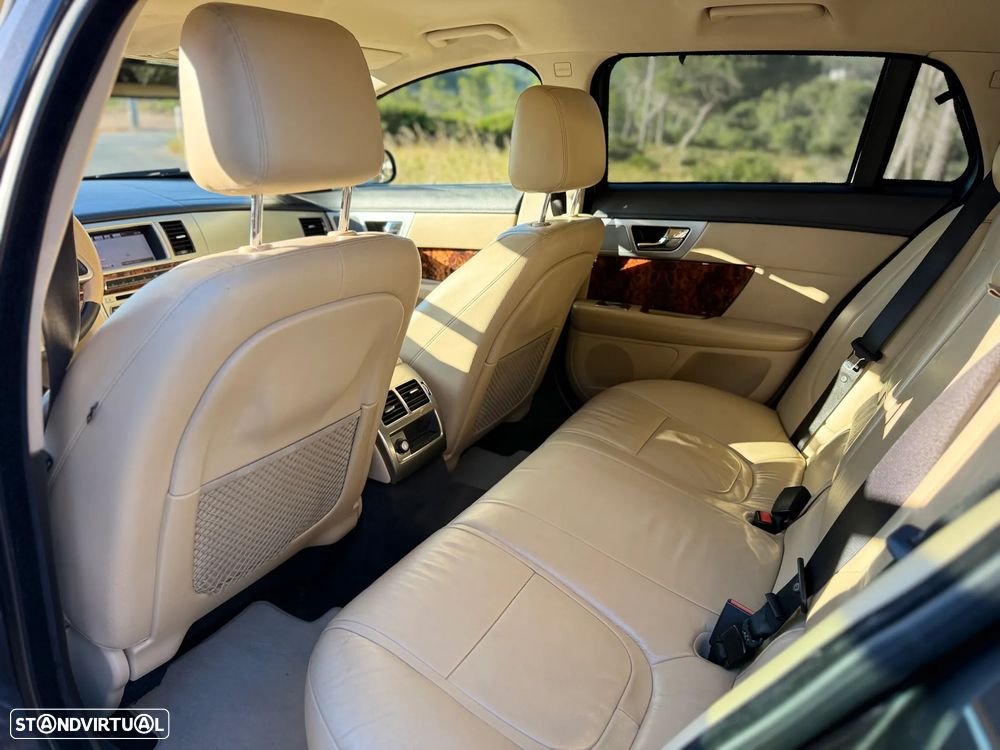 Jaguar XF Sportbrake 2.2 - 10