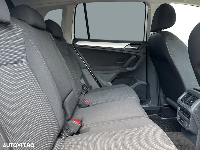 Volkswagen Tiguan - 13