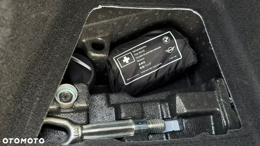 BMW Seria 8 - 38