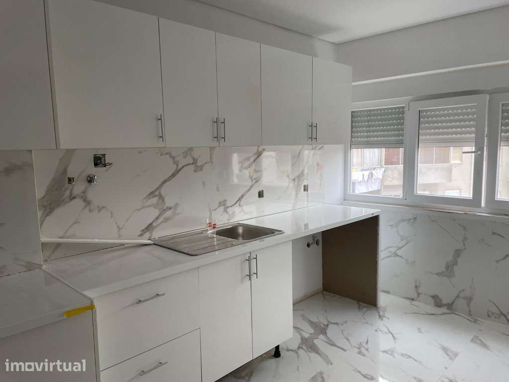 Apartamento T2 RENOVADO na Amora - Grande imagem: 2/16