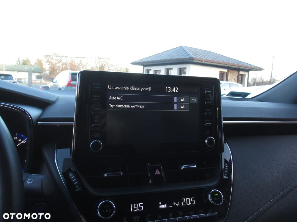 Toyota Corolla 2.0 Hybrid Comfort - 24