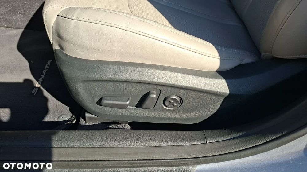 Hyundai Sonata - 24