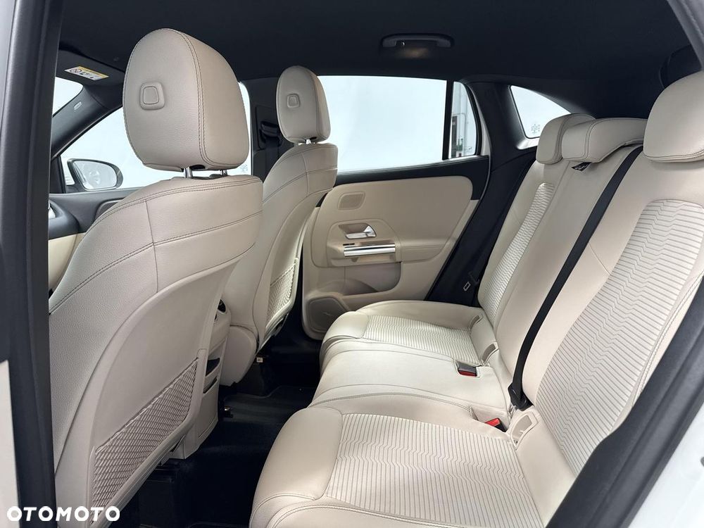 Mercedes-Benz GLA 200 Progressive - 20