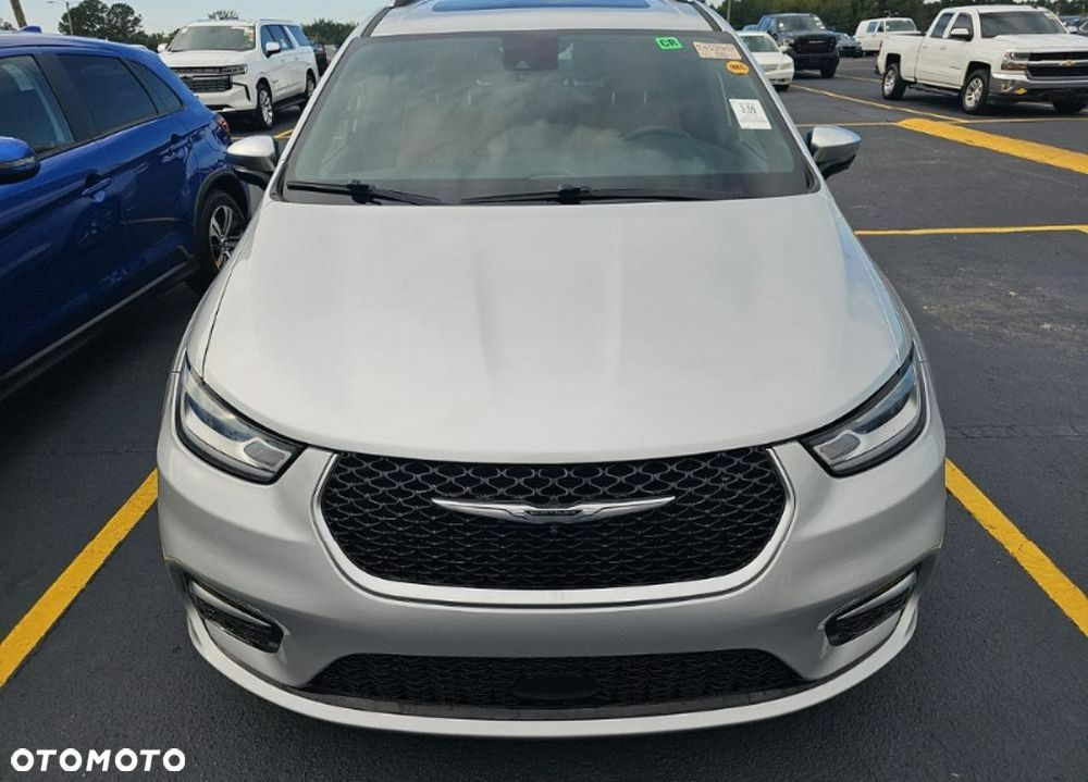 Chrysler Pacifica - 2