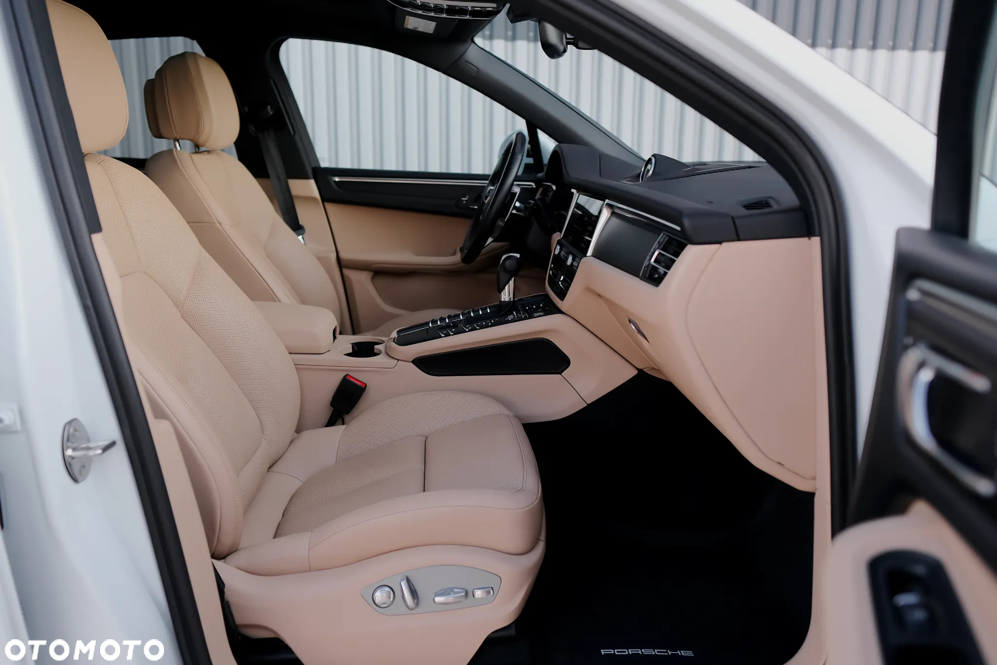 Porsche Macan - 24