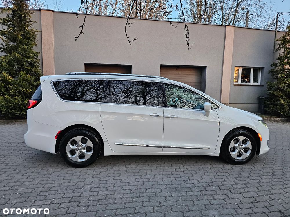 Chrysler Pacifica - 35