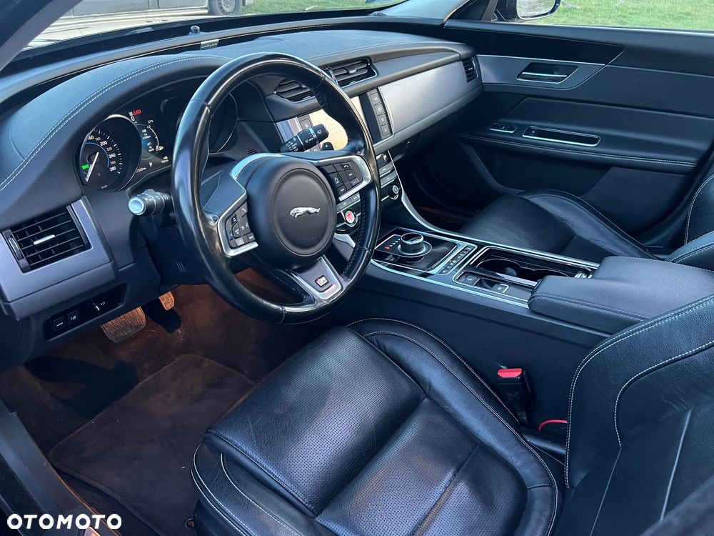 Jaguar XF 20d AWD R-Sport - 13
