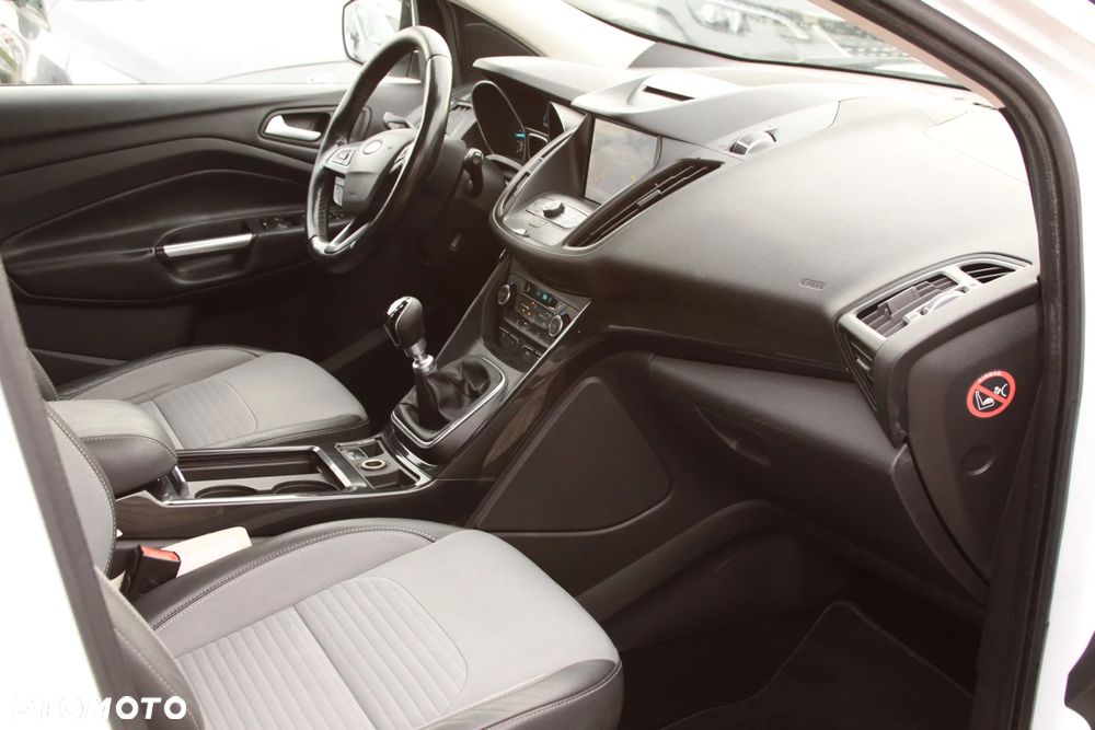 Ford Kuga 2.0 TDCi 2x4 Titanium - 18