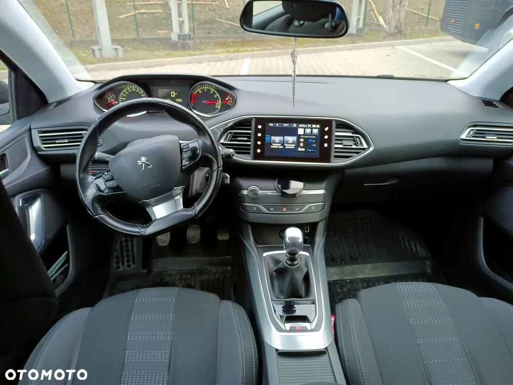 Peugeot 308 1.2 PureTech Allure S&S - 9