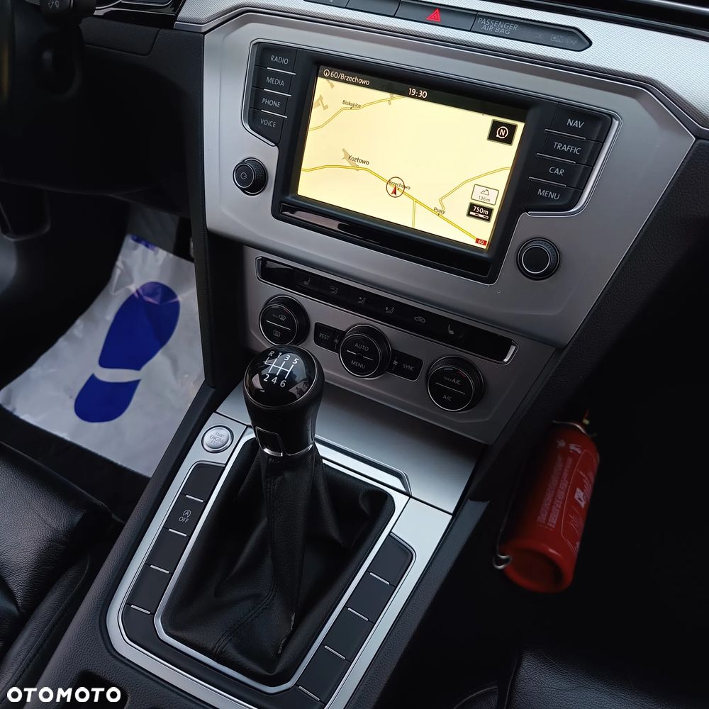 Volkswagen Passat 2.0 TDI (BlueMotion Technology) Highline - 18