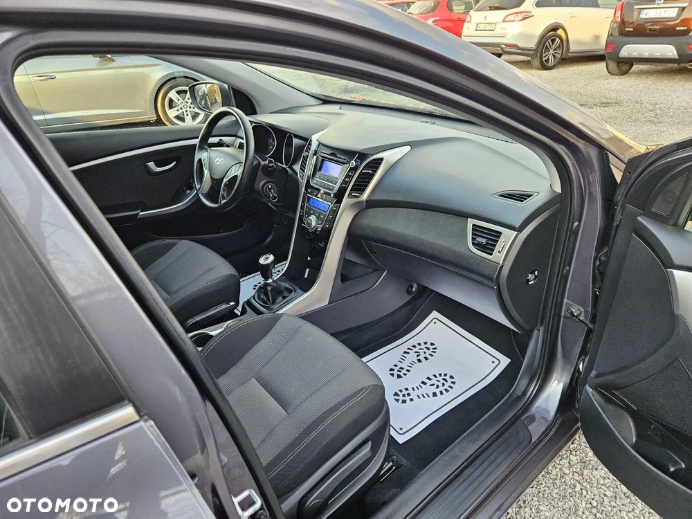 Hyundai i30 blue Kombi 1.6 CRDi Classic - 32