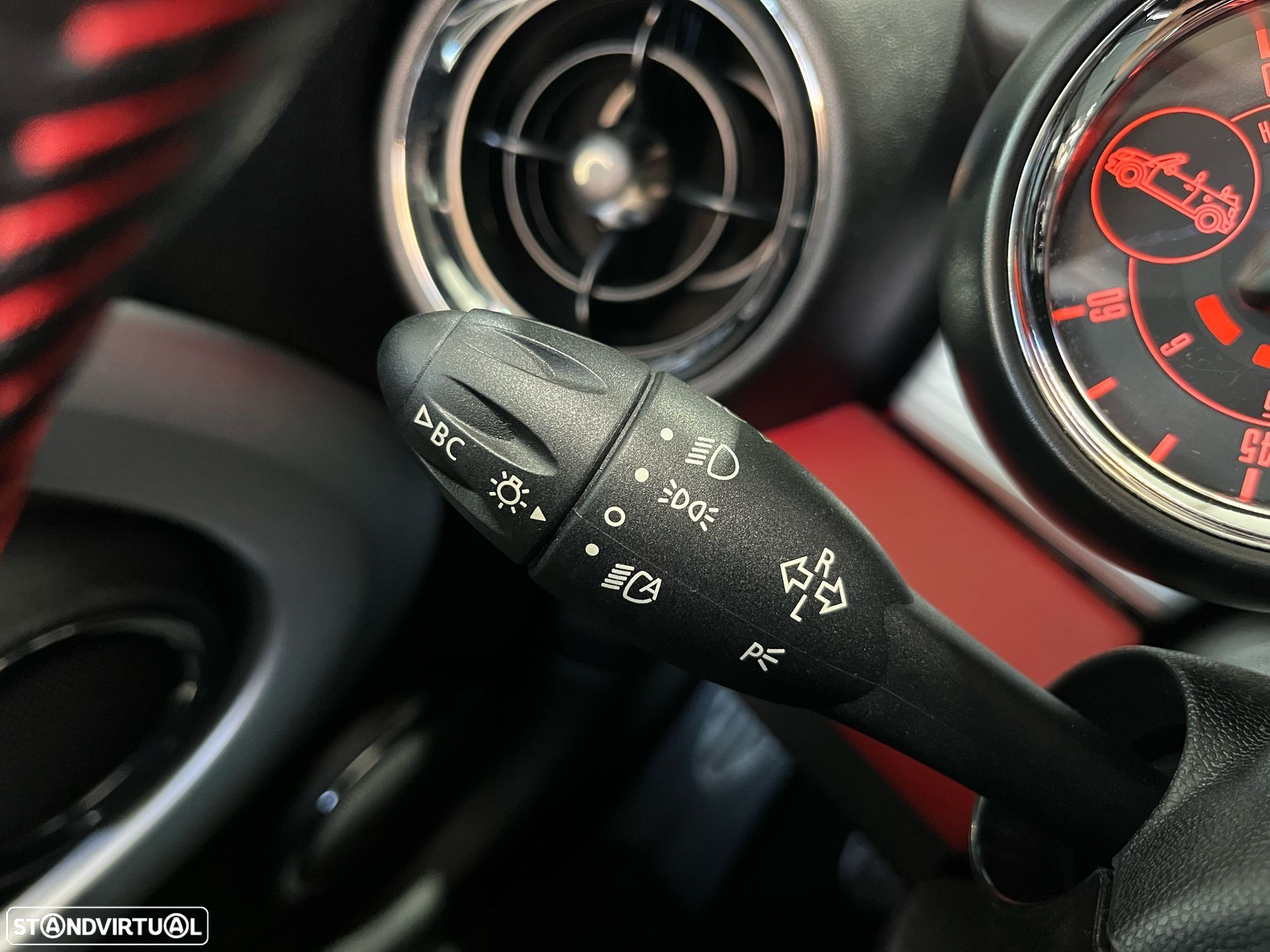 MINI Cabrio John Cooper Works - 25