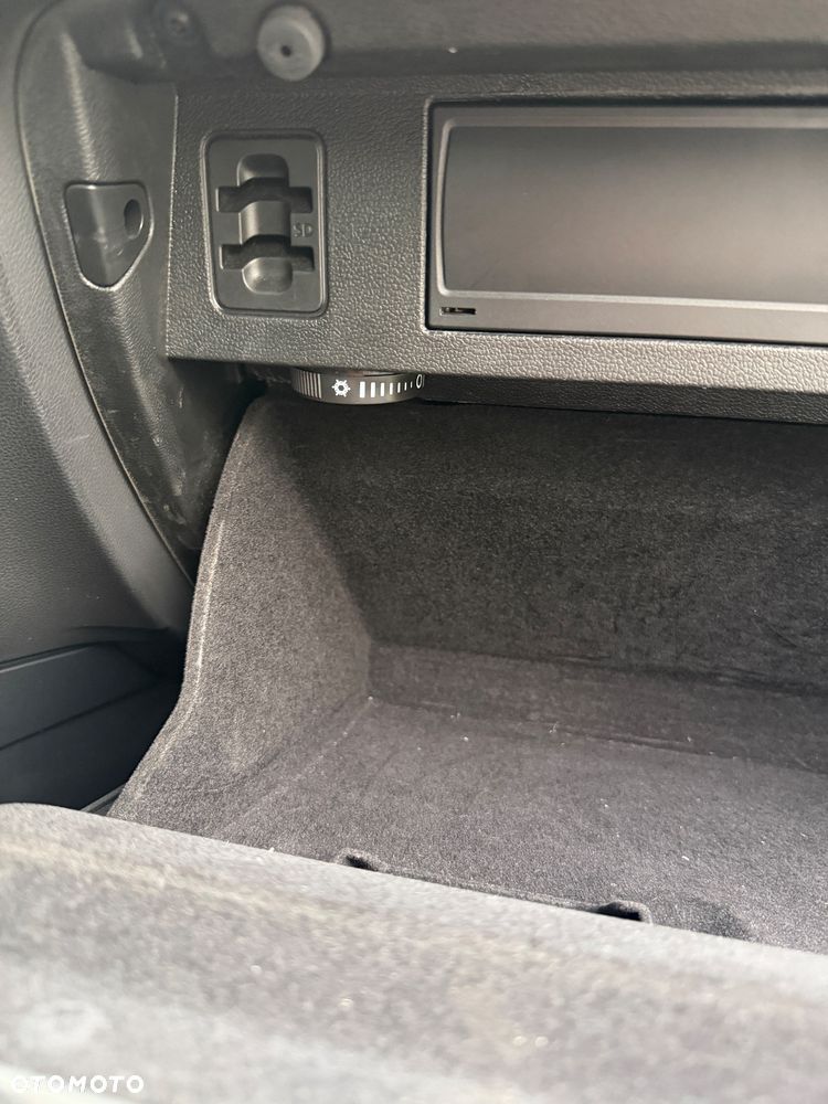 Volkswagen Passat - 29