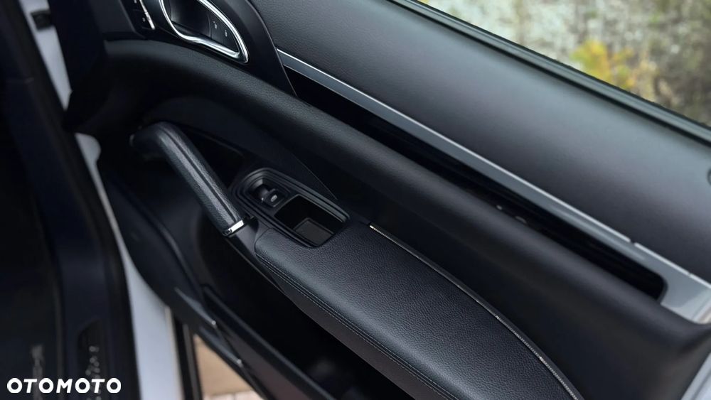 Porsche Cayenne Platinum Edition - 16