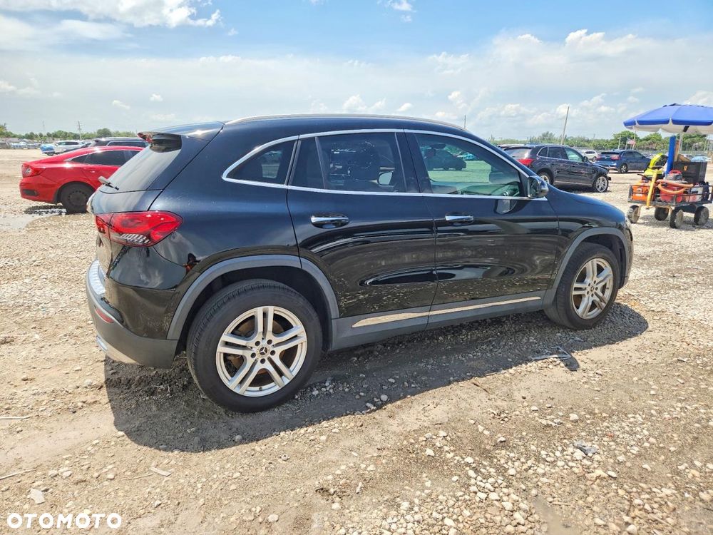 Mercedes-Benz GLA - 3