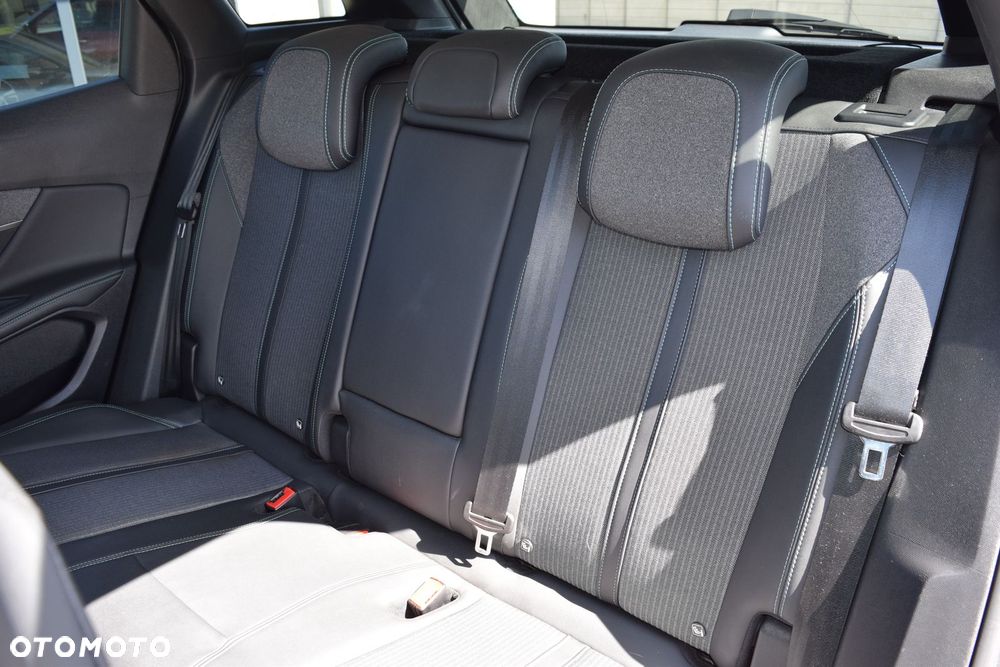 Peugeot 3008 225 e-EAT8 Allure - 26