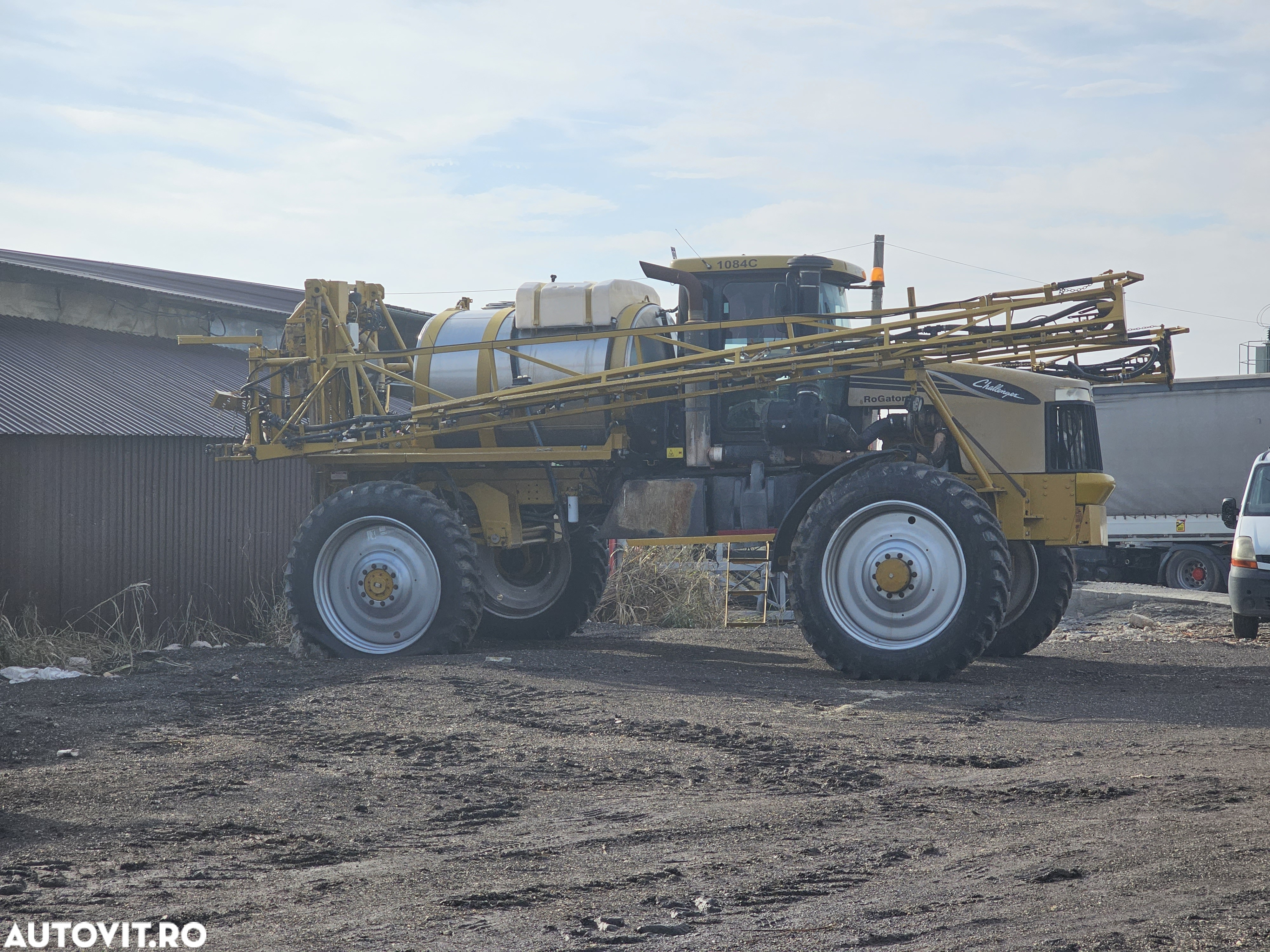 Challenger rogator Trimble - 11