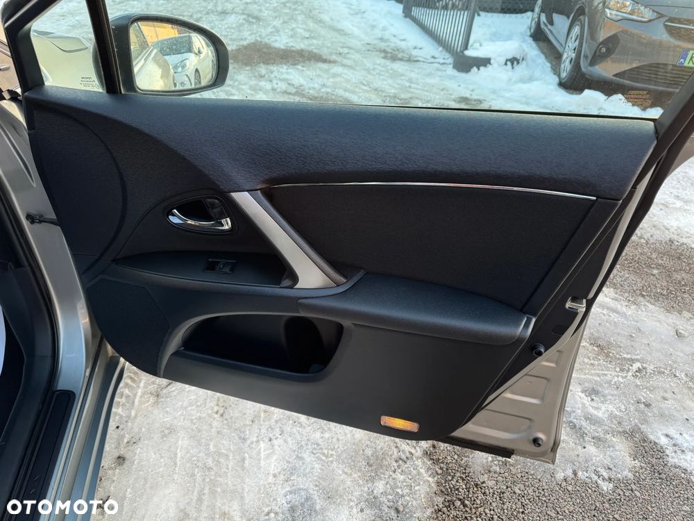 Toyota Avensis 1.6 Comfort - 13