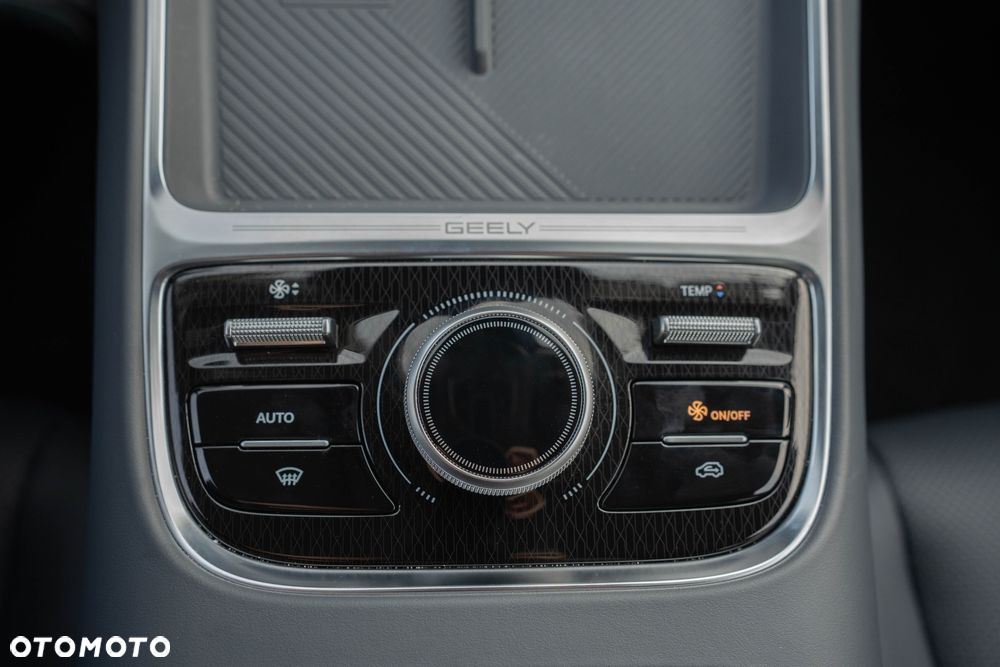 Geely Starray EM-i 1.5 PHEV Max - 25