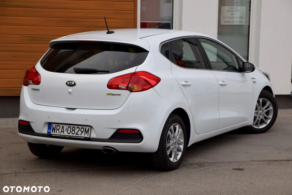 Kia Ceed 1.6 CRDi 128 Dream-Team Edition - 13
