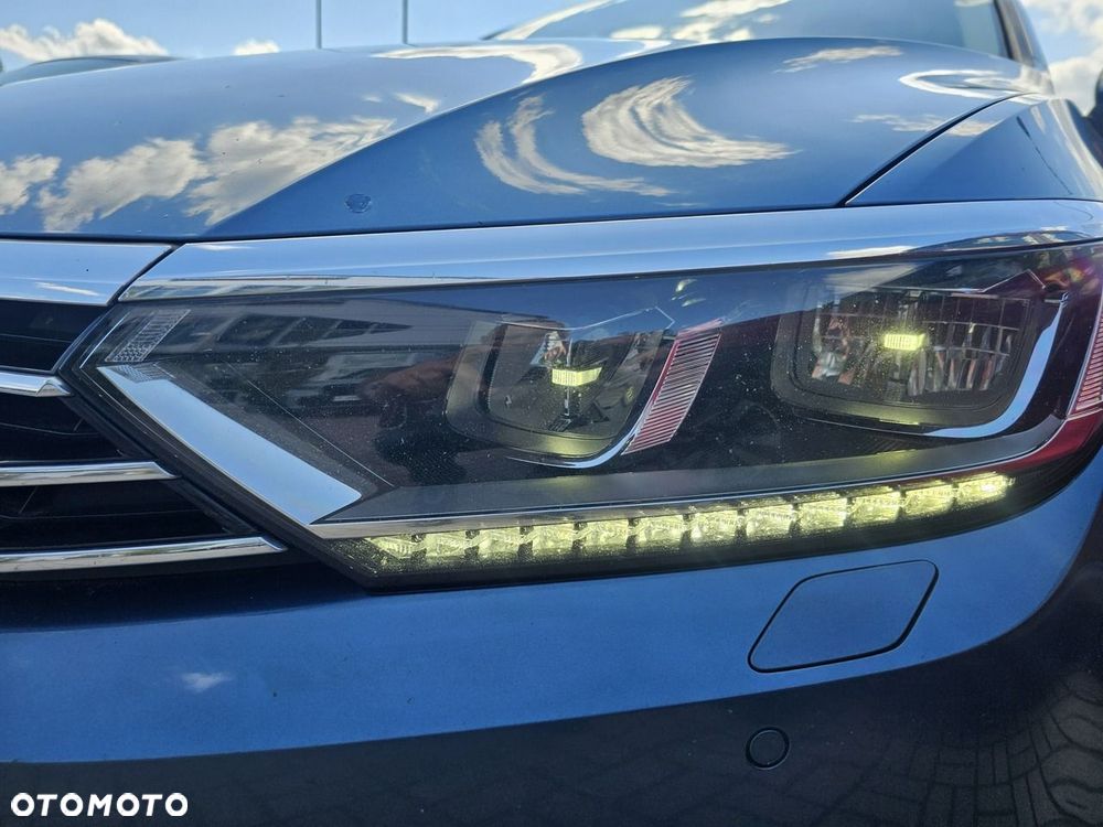 Volkswagen Passat - 2