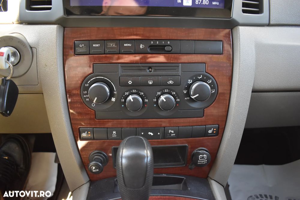 Jeep Grand Cherokee - 12