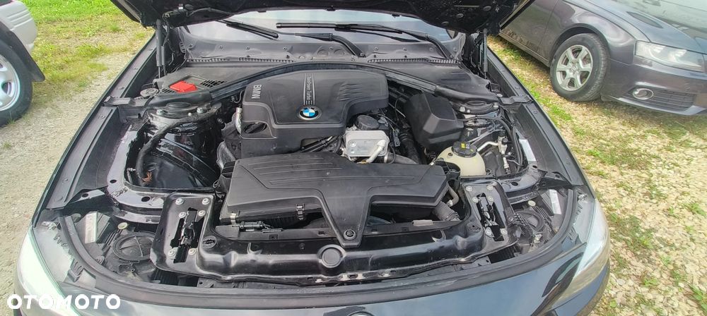 BMW Seria 3 328i Sport-Aut - 24