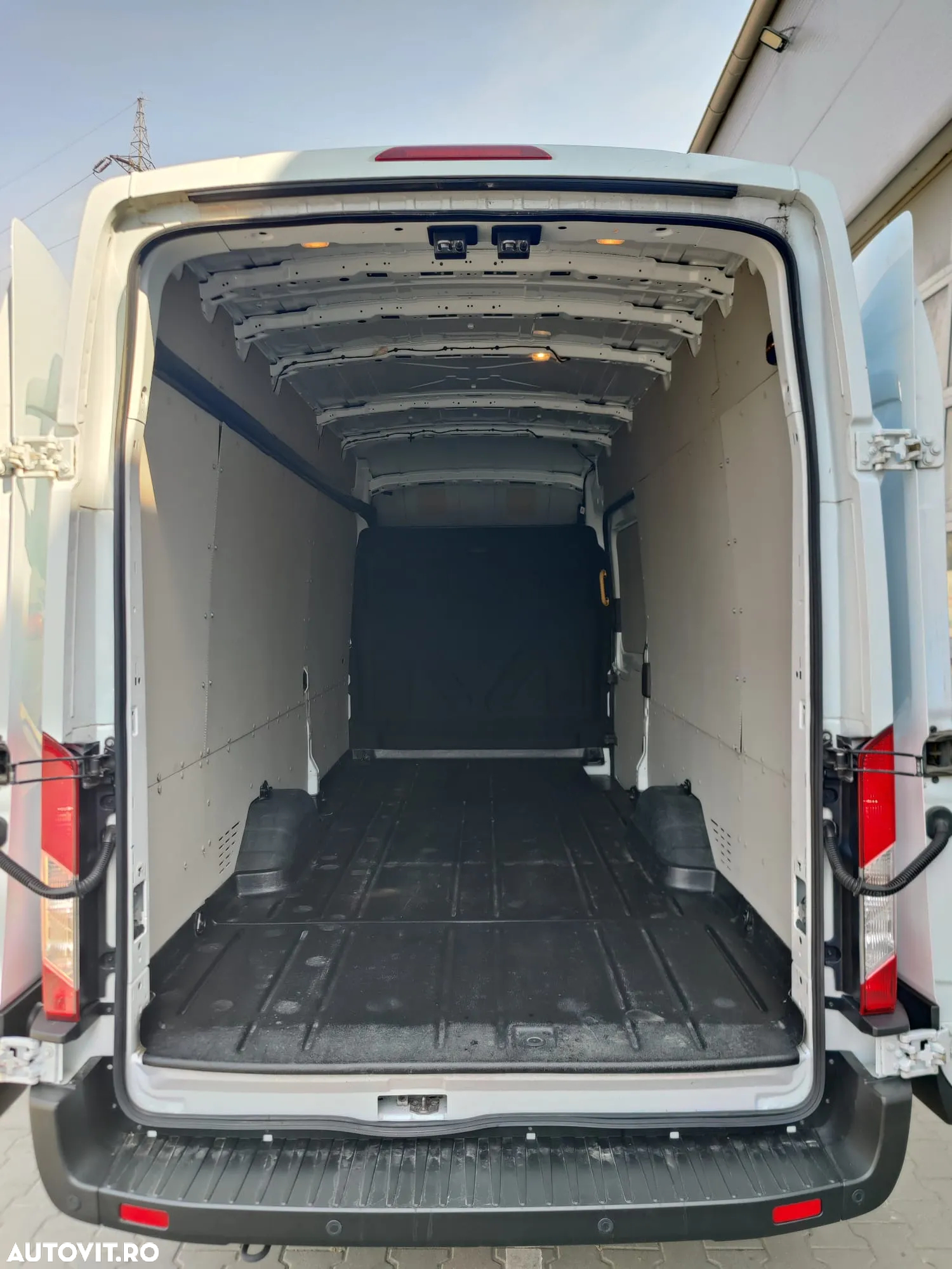 Ford Transit 350 2.0 EcoBlue 130 CP L4 DCIV RWD Trend - 7