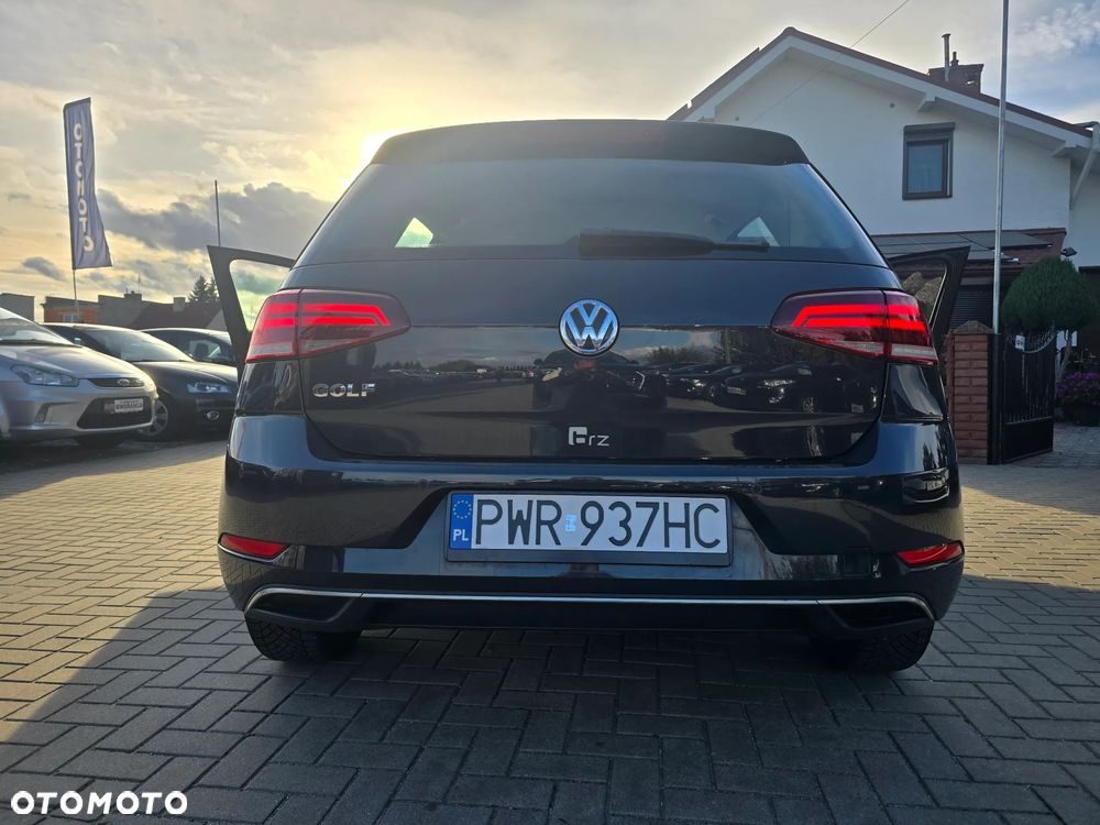 Volkswagen Golf - 22