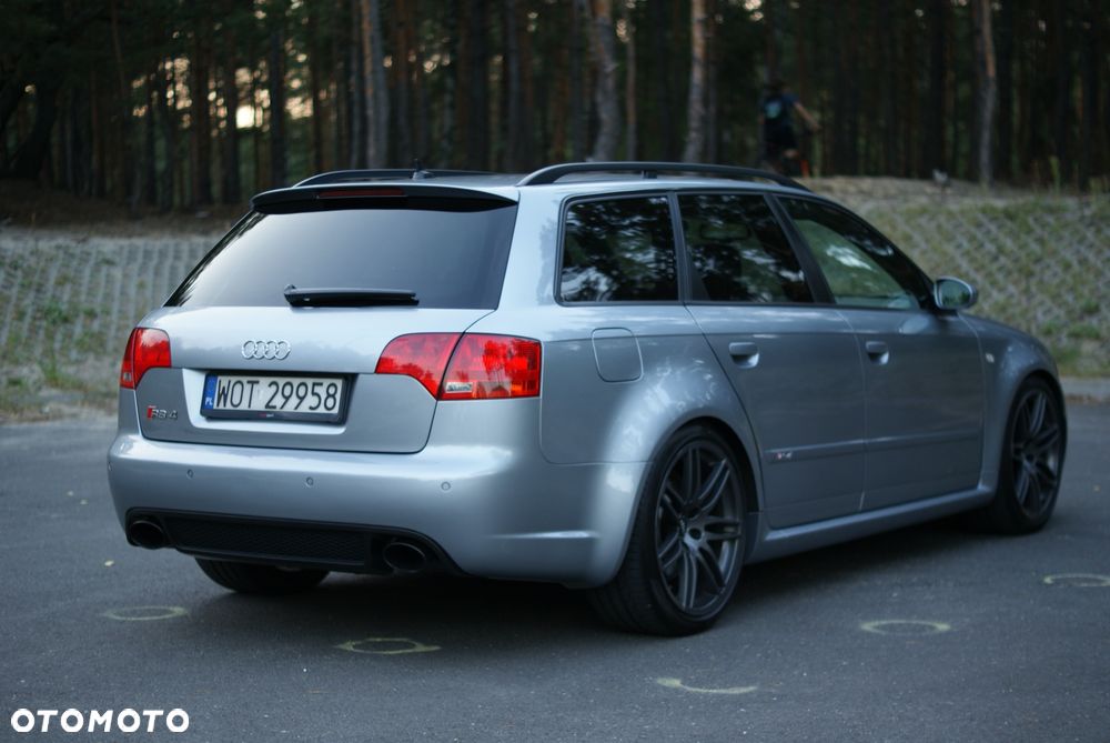 Audi RS4 Avant - 26