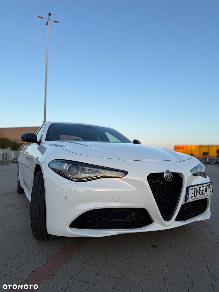 Alfa Romeo Giulia 2.0 Turbo B-Tech Edition - 3