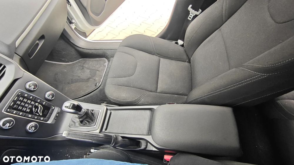 Volvo V40 Cross Country D2 Momentum - 13