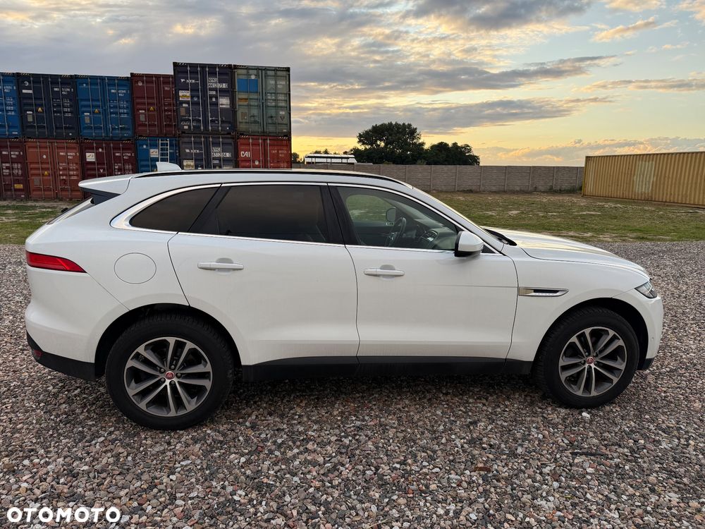 Jaguar F-Pace 25t AWD Prestige - 12