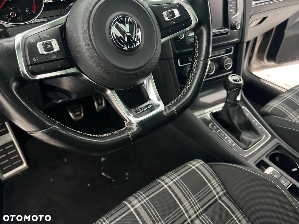 Volkswagen Golf - 19