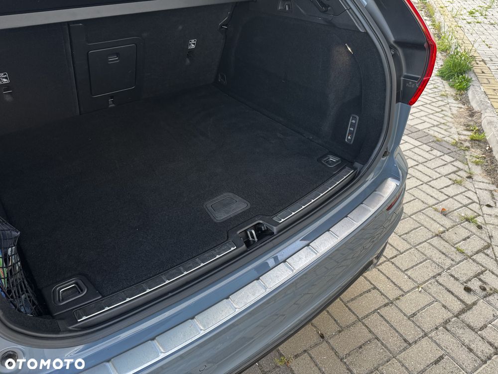 Volvo XC 60 T5 AWD R-Design - 24