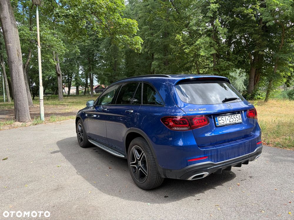 Mercedes-Benz GLC 300 4Matic 9G-TRONIC AMG Line Plus - 9