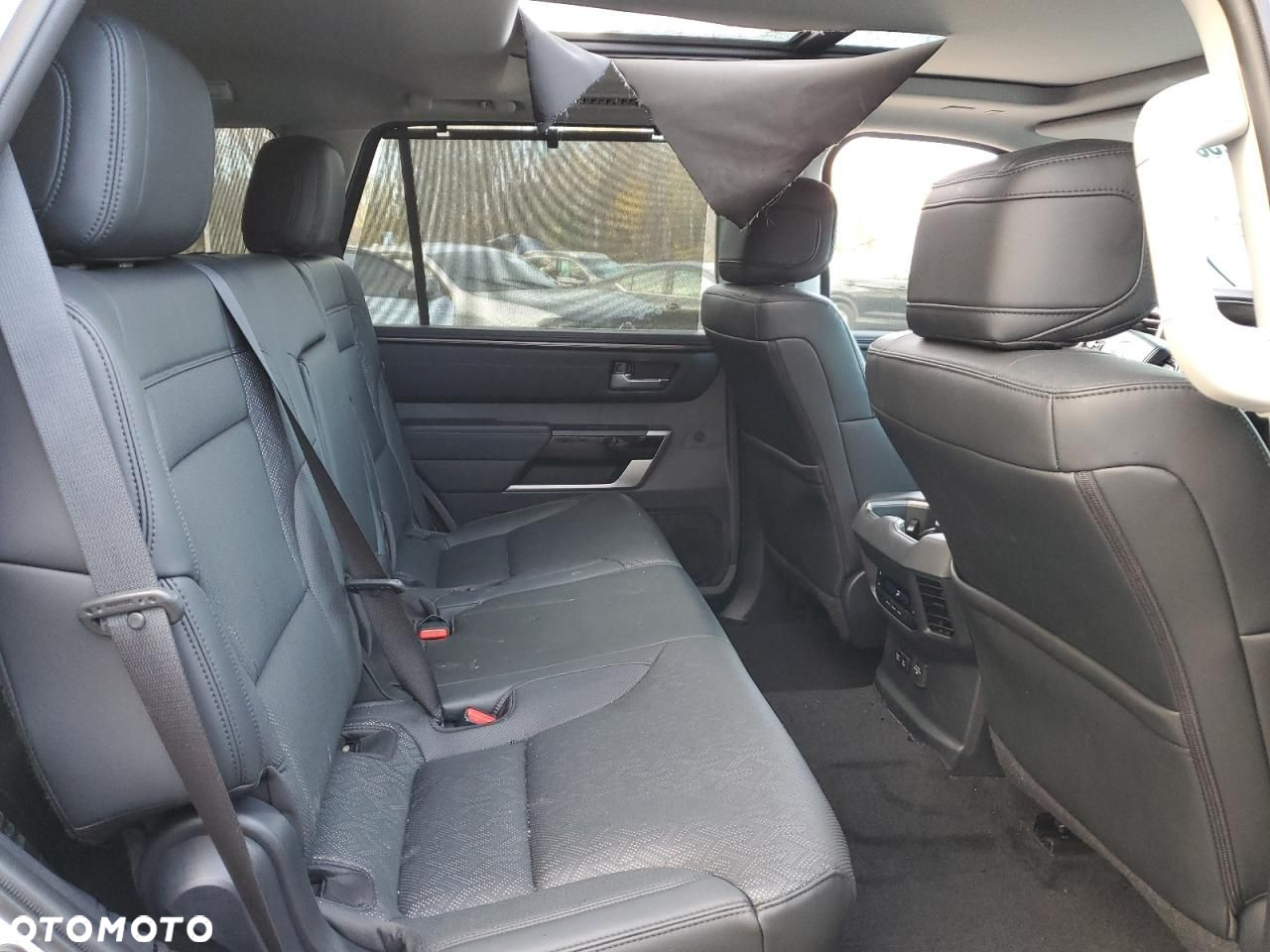 Toyota Sequoia - 10