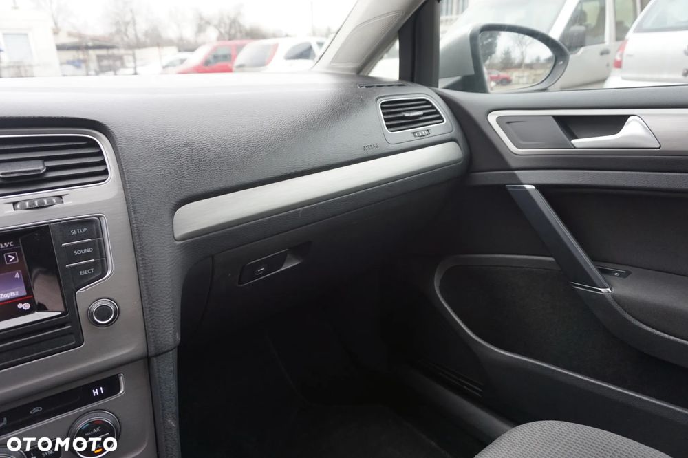 Volkswagen Golf - 38