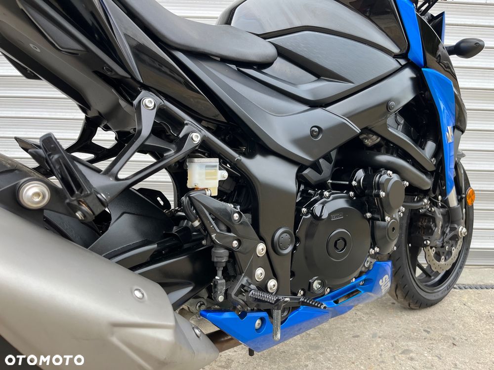 Suzuki GSX - 20