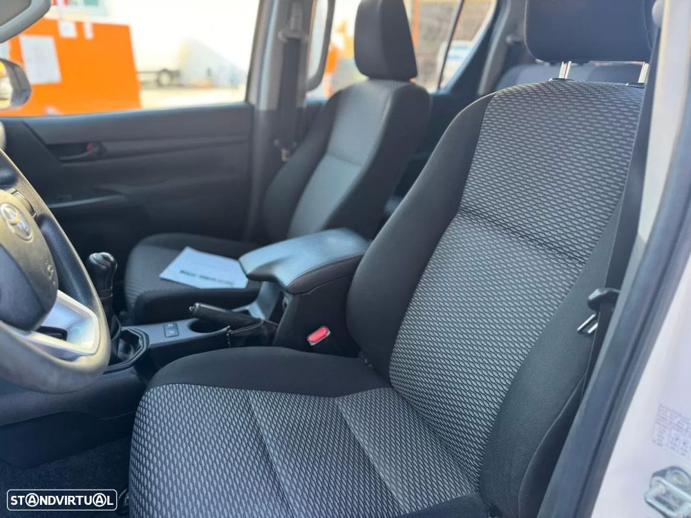 Toyota Hilux 2.4 D-4D 4WD CD CM - 10