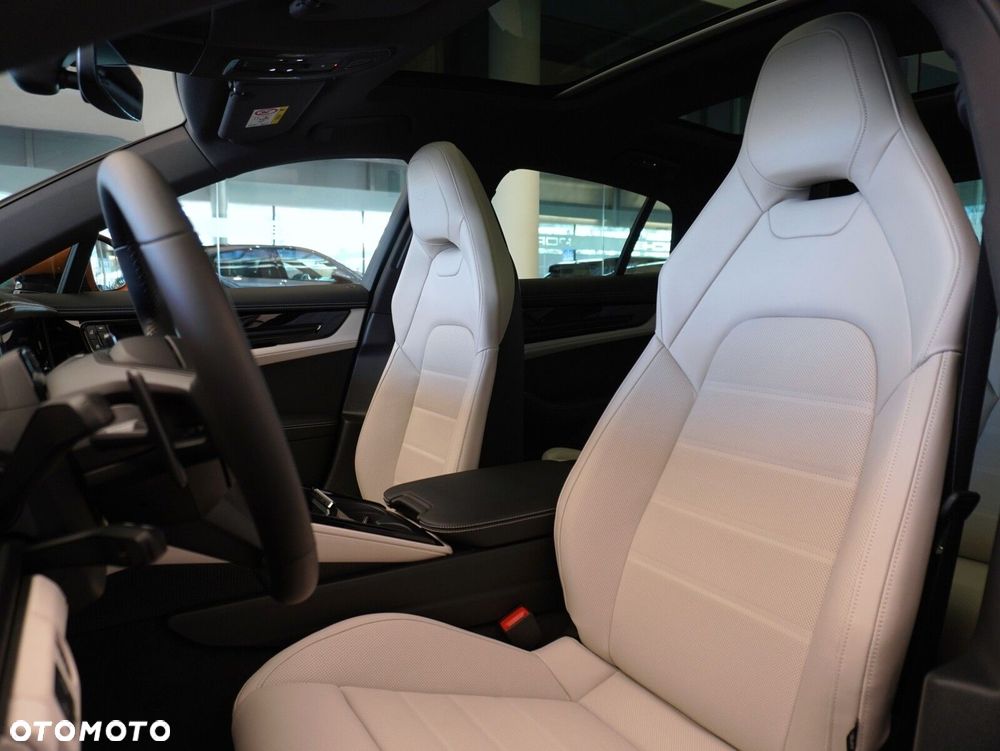 Porsche Panamera 4 E-Hybrid PHEV - 32