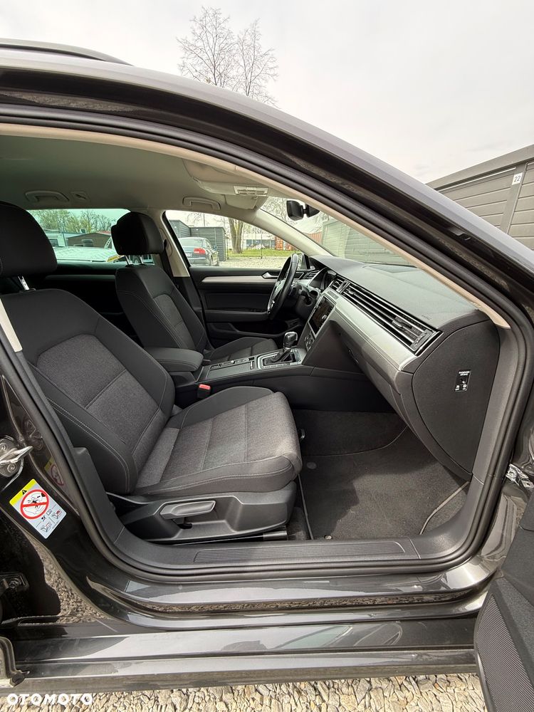 Volkswagen Passat - 22