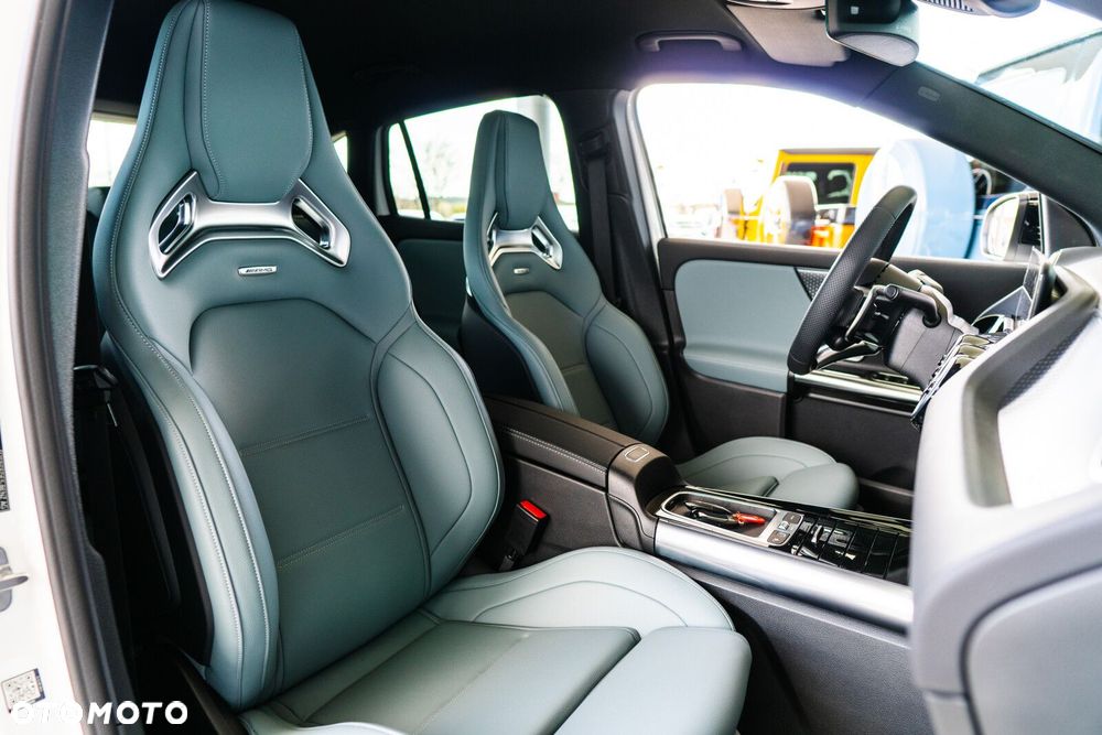 Mercedes-Benz GLA - 21