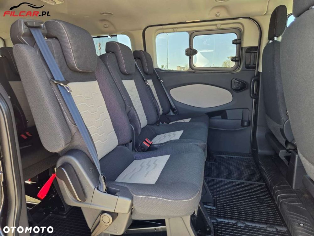Ford Tourneo Custom - 21