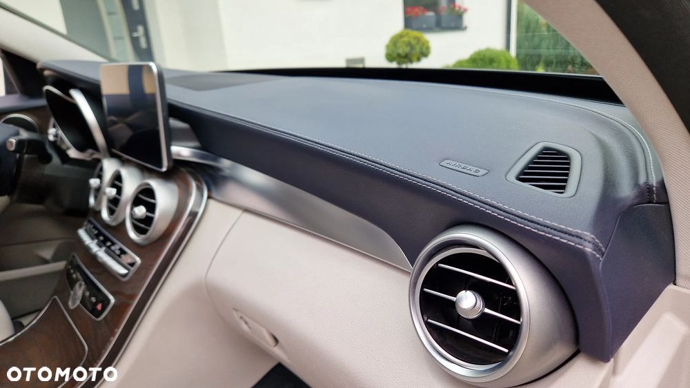 Mercedes-Benz Klasa C 220 (BlueTEC) d T 7G-TRONIC AMG Line - 30