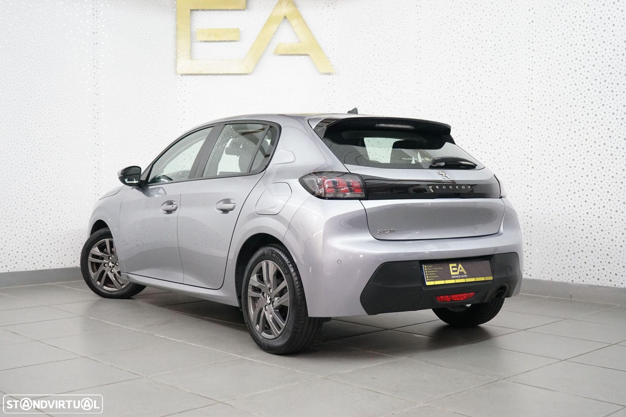 Peugeot 208 1.2 PureTech SE Style - 4