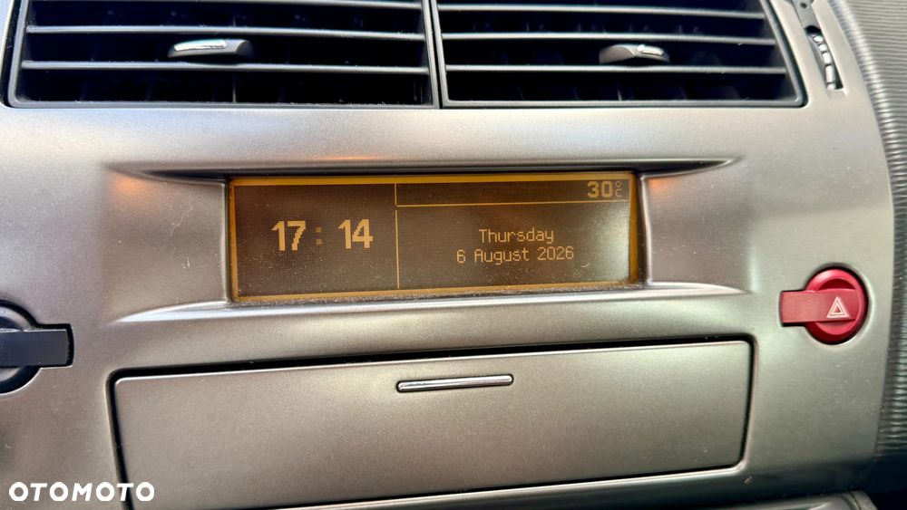 Citroën C4 1.4 16V X - 11