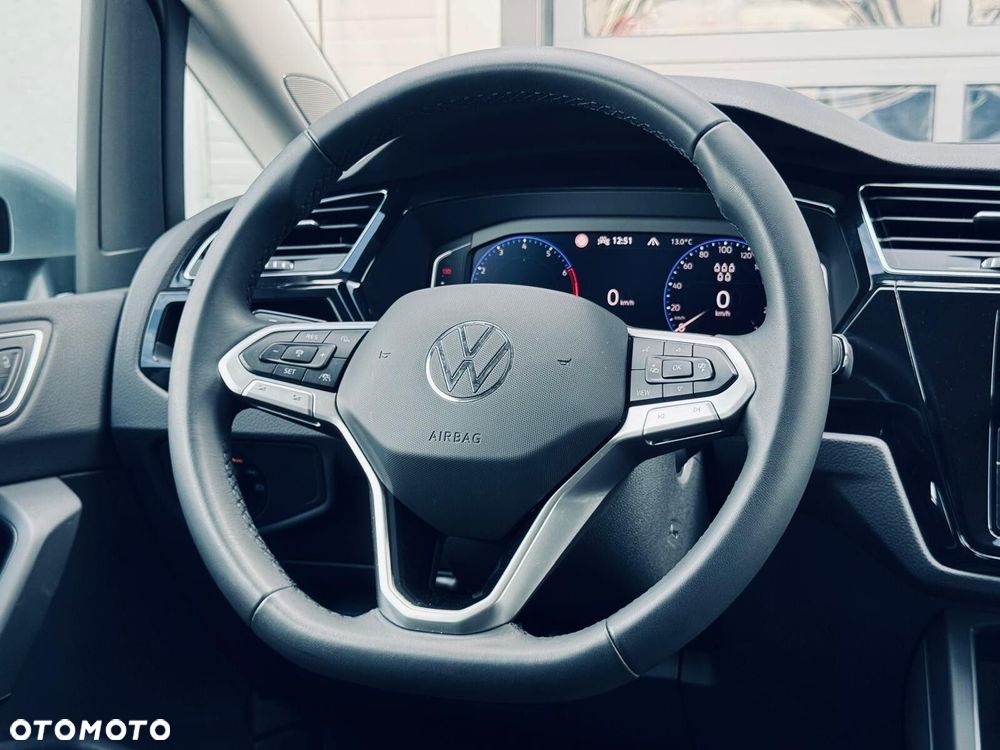 Volkswagen Touran - 29