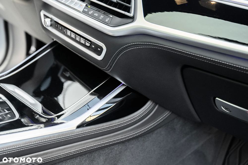 BMW X7 - 12